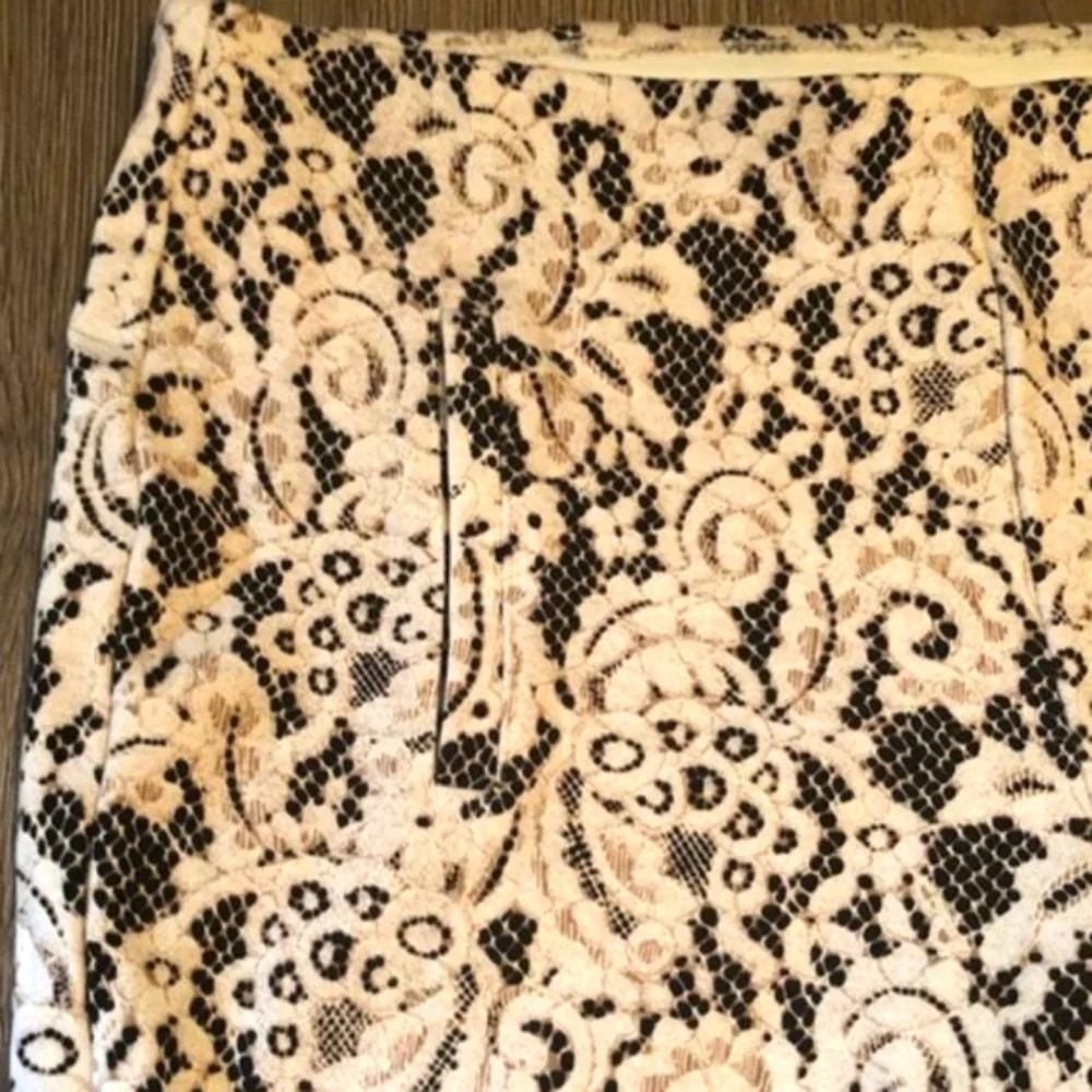 🎀 Superb Chico's Victorian Inspired Black & Ivory Lace Print Pants - S (.5) - Picture 13 of 16